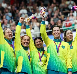 gold-medal-podium-commonwealth-games