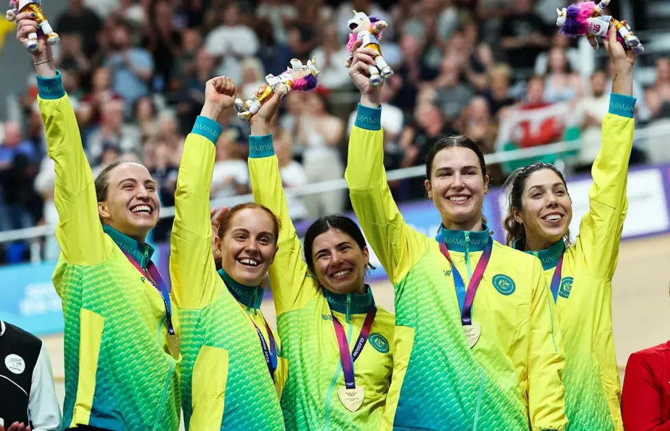 gold-medal-podium-commonwealth-games